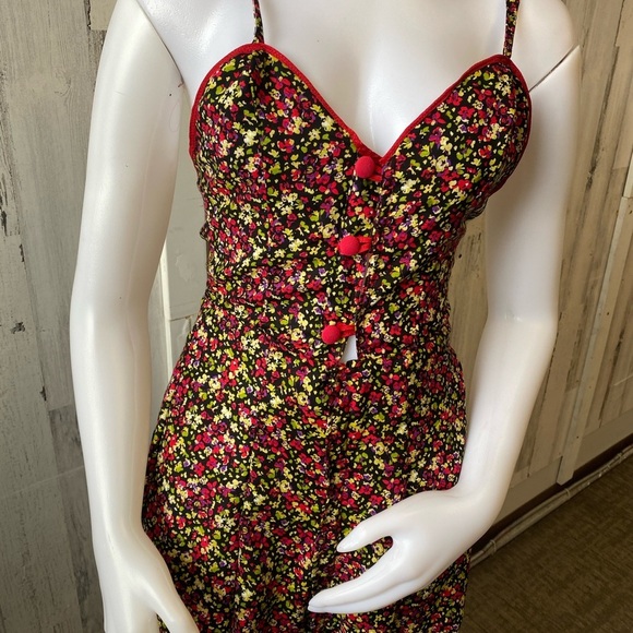 Cute Floral Sweetheart Neckline Dress - Picture 2 of 8